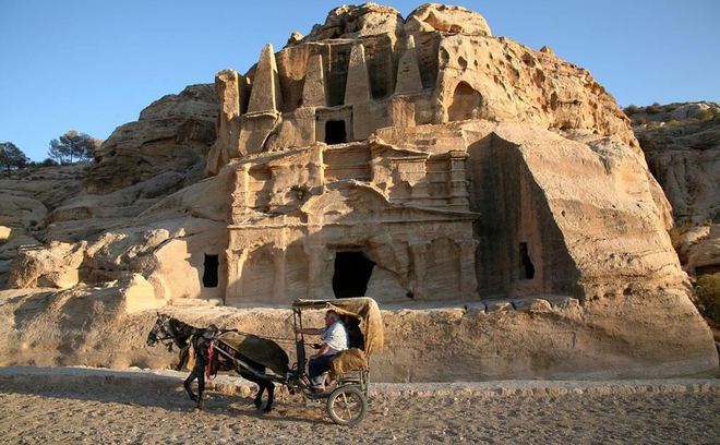 亞洲機(jī)智小國(guó):極缺資源僅20公里海岸線,卻硬是靠港口年掙200億